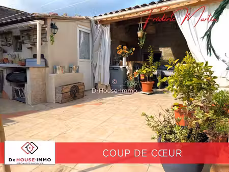 uzès proche  local de 60 m² et ses deux appartements dont un avec terrasse.