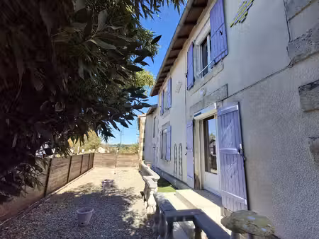 charmante maison dans un village au bord de la vienne