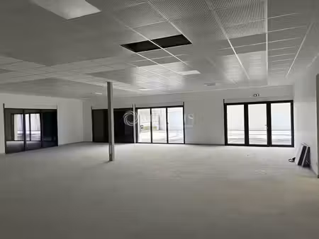 vente bureaux charge 37530 400m²