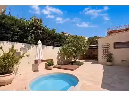maison typique de juan-les-pins : le calme absolu au coeur de la ville