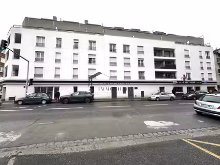 f2 + parking à 5 mn gare rer b le bourget - résidence 2023