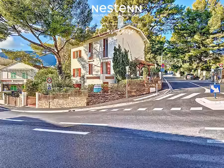 villa de caractère à cavalaire-sur-mer 6 pièce(s) 119 m² proche des plages et des commerce
