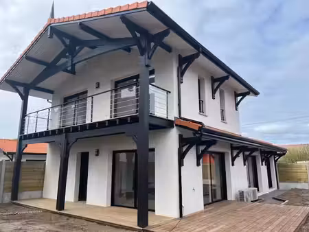 location meublée maison 4 pièces 127.69 m² à gujan-mestras (33470)  1 650 €