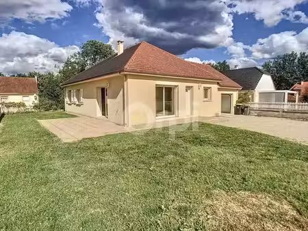 location maison 4 pièces 98.47 m² à saint-pantaléon-de-larche (19600)  980 €