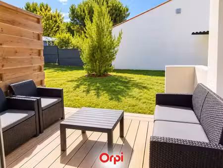 appartement t2 en rez-de-chaussée avec terrasse et deux stationnements à angoulins
