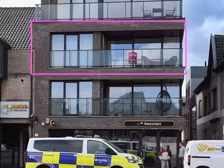 ruim 3-slaapkamerappartement met 2 terrassen en uitzicht op de markt van torhout