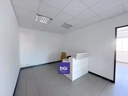 location bureaux nimes 30900 152m²