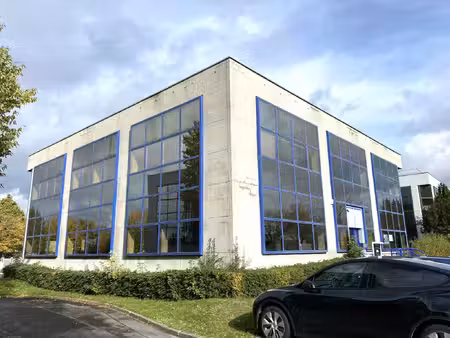location local professionnel 546m²