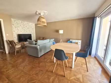location meublée à l’année – t2 avec balcon & garage – centre-ville