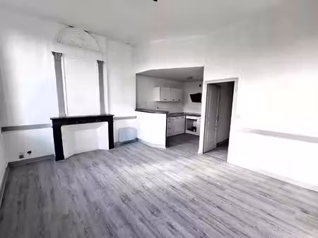 location appartement 2 pièces  48.11m²  roquefort
