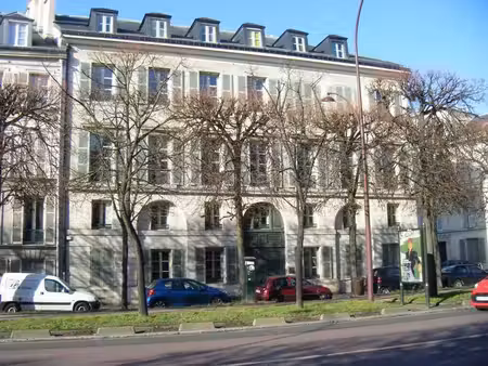 location bureaux 83m²