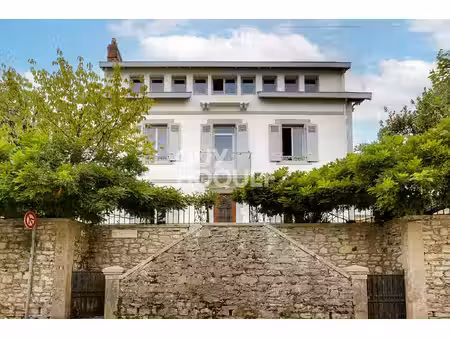 bayonne - elégante maison de maître à deux pas des arènes
