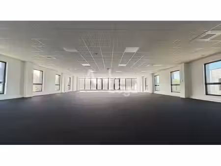 location bureaux rouillon 72700 274m²