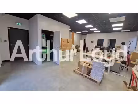 location commerce ifs 14123 92m²