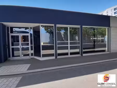 location commerce rouen 76000 240m²