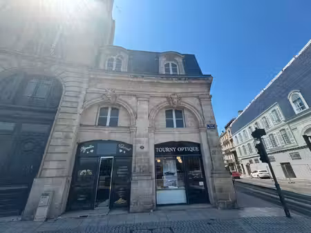location local professionnel 316m²