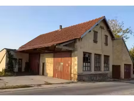 masclat 46350-centre-bourg: hangar/atelier- 4 pièce(s) 290 m2 sur deux étages