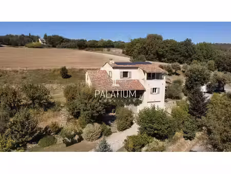 belle maison individuelle dans un cadre enchanteur