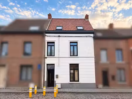 immeuble d'appartements à vendre à soignies pour € 160.000 avec 3 chambres à coucher