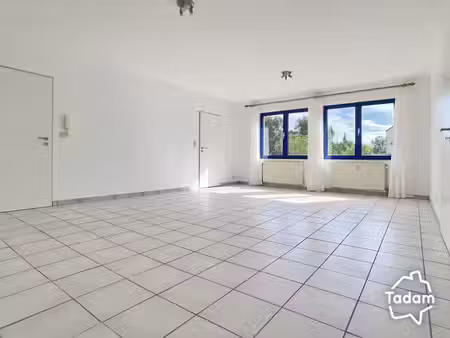 arlon - appartement rénové 1 chambre avec parking - 70m²