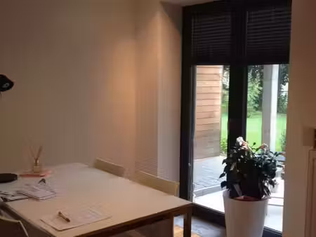 très beau studio dans endroit calme et vert
