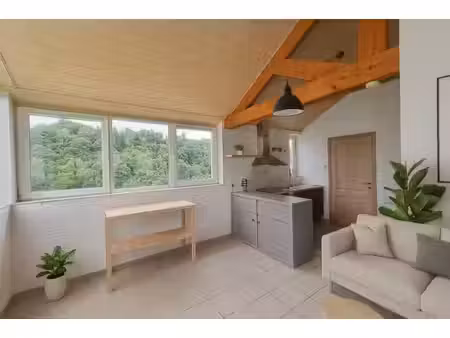 studio offrant une vue imprenable sur la ville de bouillon!