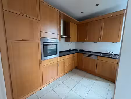 appartement/ triplex situé au centre de bastogne