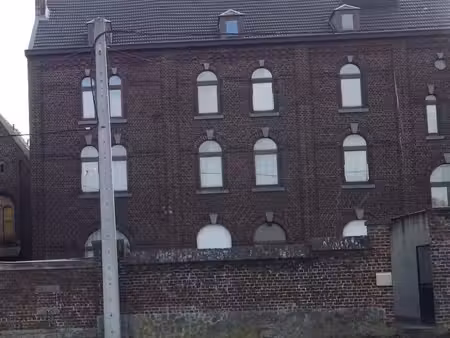 chambre dans une maison de prestige à charleroi