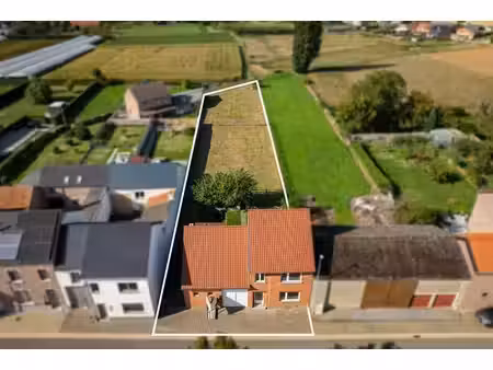 maison rénovée avec piste drainée et prairie d'environ 16 a