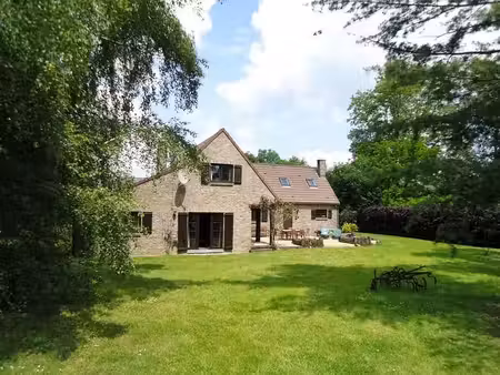spacieuse villa style fermette sur plus de 40a et 50 de bois