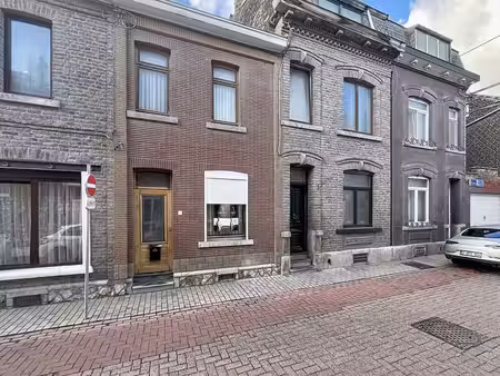 maison 2 chambres à rafraichir.
