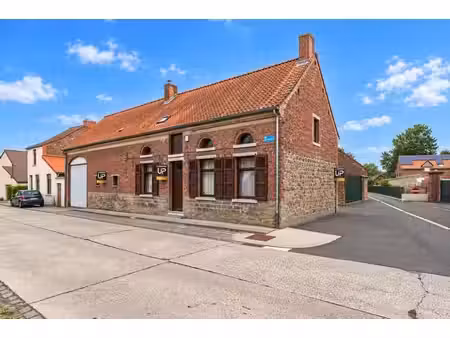 maison 3 faç/2 chbres/jardin/parking/grange/cour et dépendan