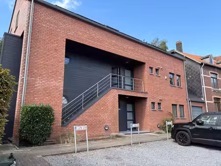 duplex 109 m² 2 chambres + bureau  terrasse sud et parkings.