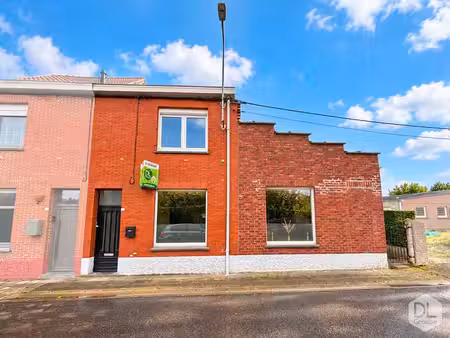 3 façades avec 3 chambres  jardin s-e dans une rue sans issu