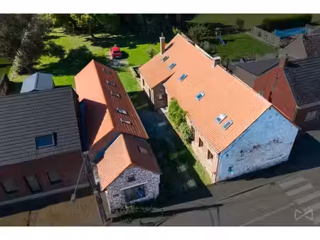 deux bâtisses et plus de 30 ares de terrain
