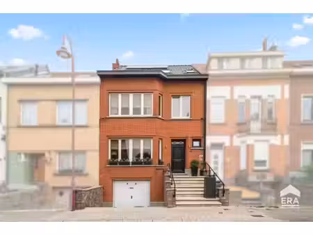 maison charmante avec 4 chambres  jardin et garage