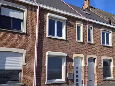 te koop: instapklare rijwoning met uitzicht op de velden...