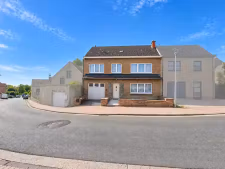 maison de 4 chambres avec garage et jardin au cœur d'aaigem