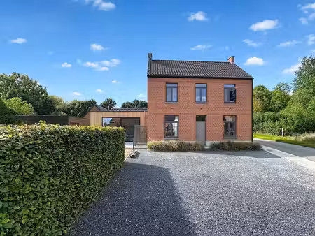 magnifique presbytère rénové avec un jardin exposé au sud