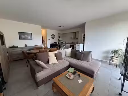 appartement au rez-de-chaussée avec jardin  place de parking