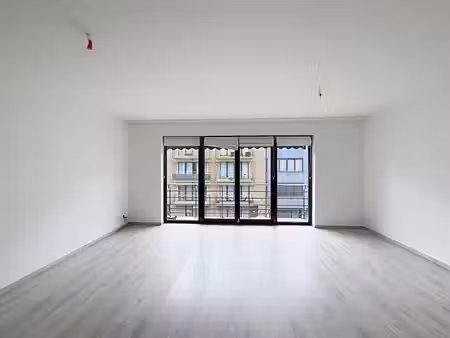 appartement 2 chambres rénové + parking