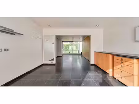bâtiment commercial à louer à kortrijk pour € 650