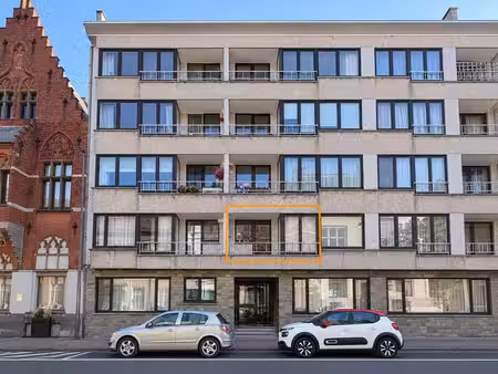 appartement de 2 chambres situé dans le centre de renaix