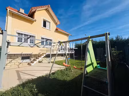 ***secteur village de chanteloup les vignes ***proche des écoles et commerces ***au calme