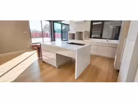 appartement récent et climatisé de 5 pièces de 210 m² à ruaudin