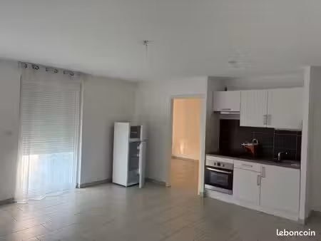 loue 2 pièces + garage
