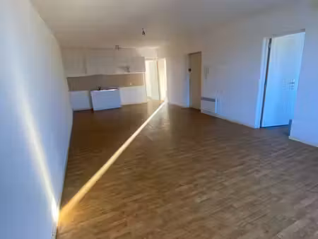 f4 spacieux et très lumineux. superficie 85 m²