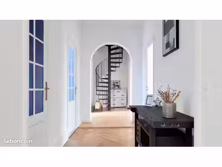 duplex d'exception 148 m² (200 m² au sol) – esprit maison & standing – métro cuire / croix