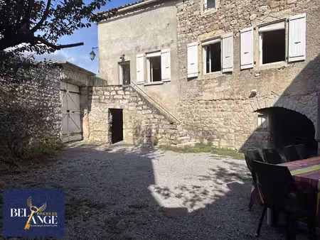 maison en pierre pleine de charme avec cour intérieure et te