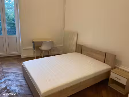 studio 1 pièce 73 m²